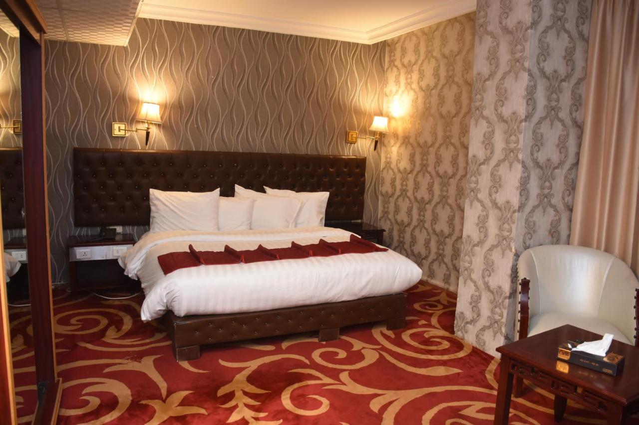 Madison Hotel Amman Bagian luar foto