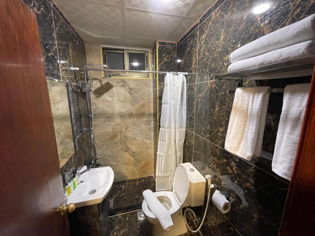 Madison Hotel Amman Bagian luar foto